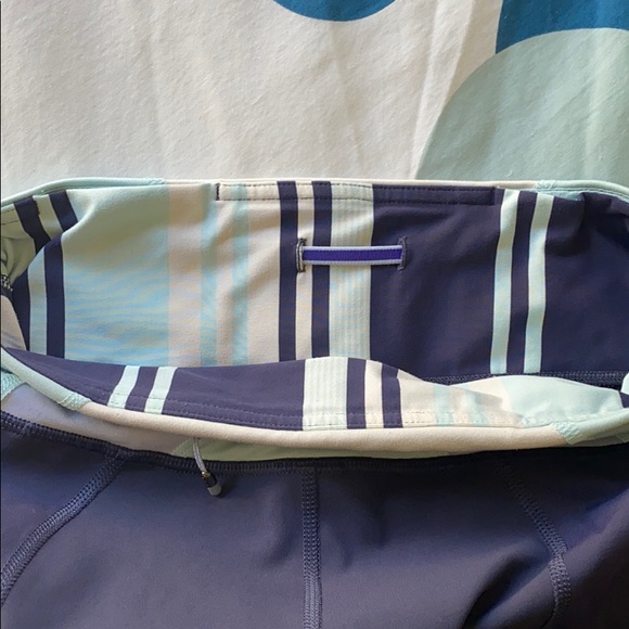 Lululemon Run Inspire Crop II size 4 - Picture 8 of 9